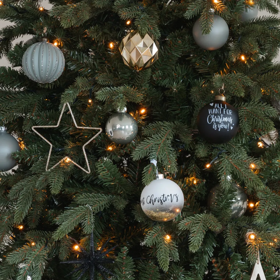Christmas Tree Package 'Modern Elegance': Modern Ornaments And Luxurious Materials