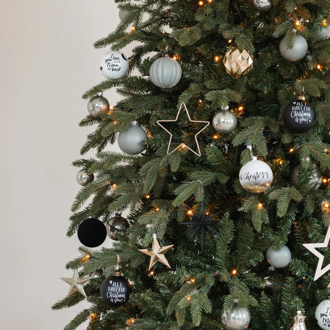 Christmas Tree Package 'Modern Elegance': Modern Ornaments And Luxurious Materials