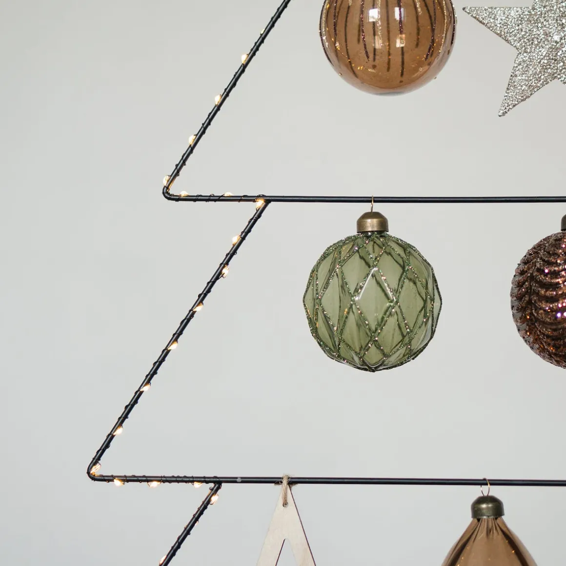 Green Christmas Bauble With Relief And Glitters