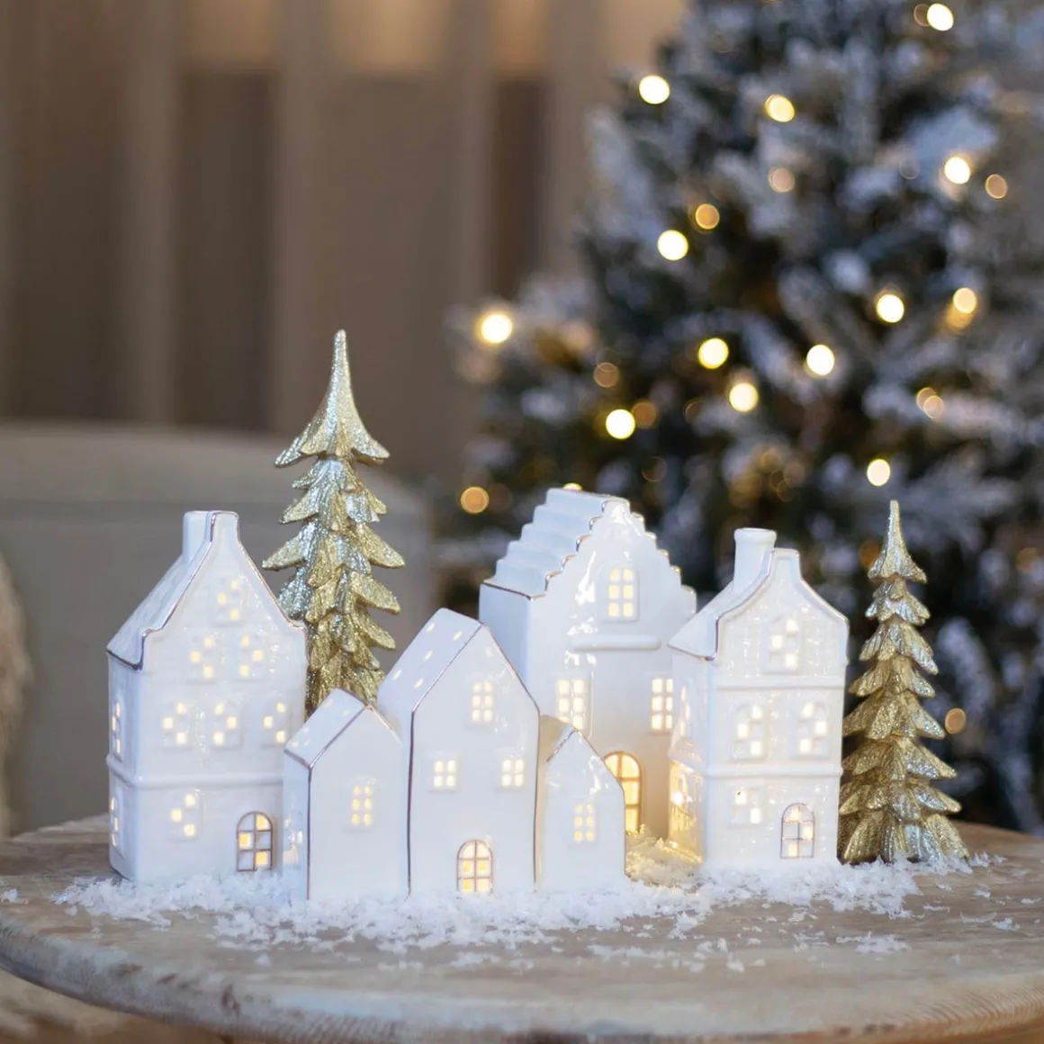 Miniature House With LED | Porcelain | 17cm | White