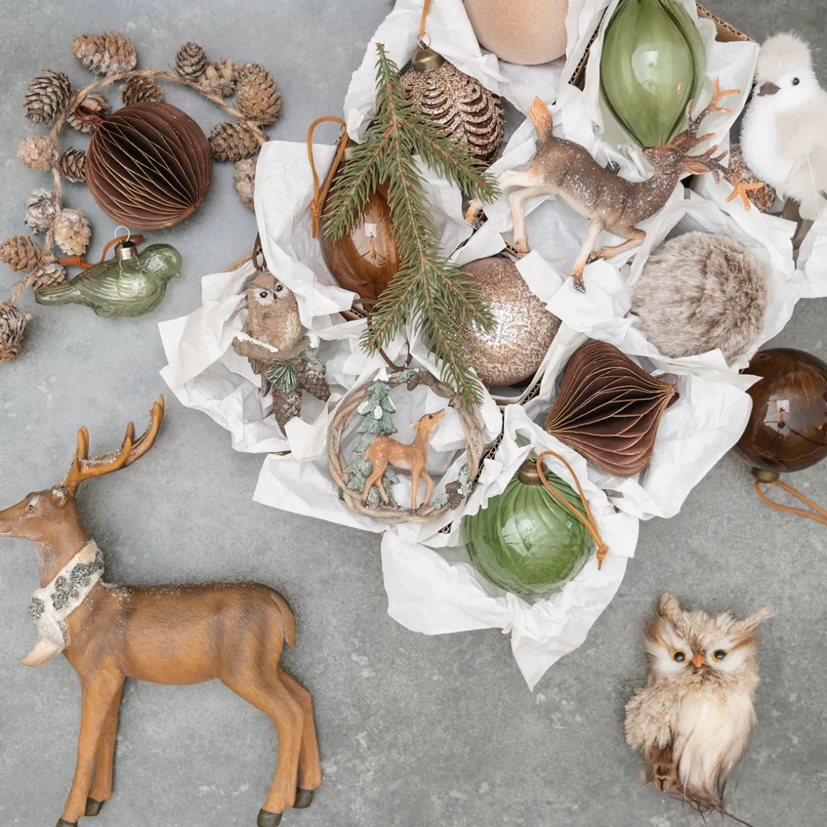 Pinecone Garland Frosted 150cm